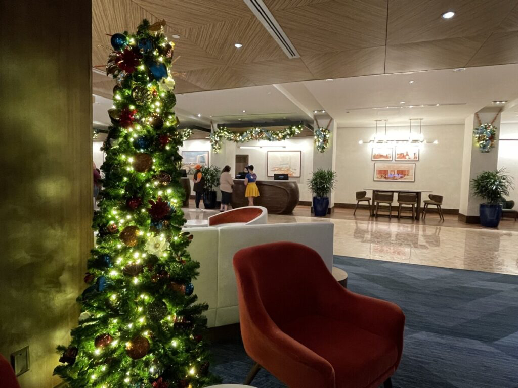Contemporary Resort holiday decorations
