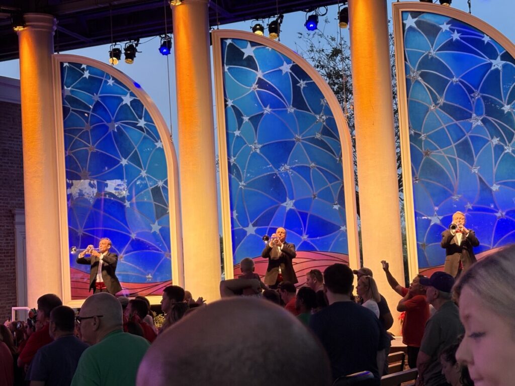 The long trumpets, my favorite!!