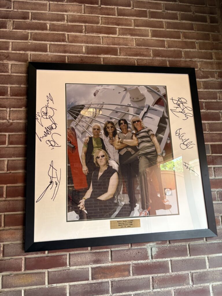 Signed picture of Aerosmith at the exit of Rock'N'Roller Coaster