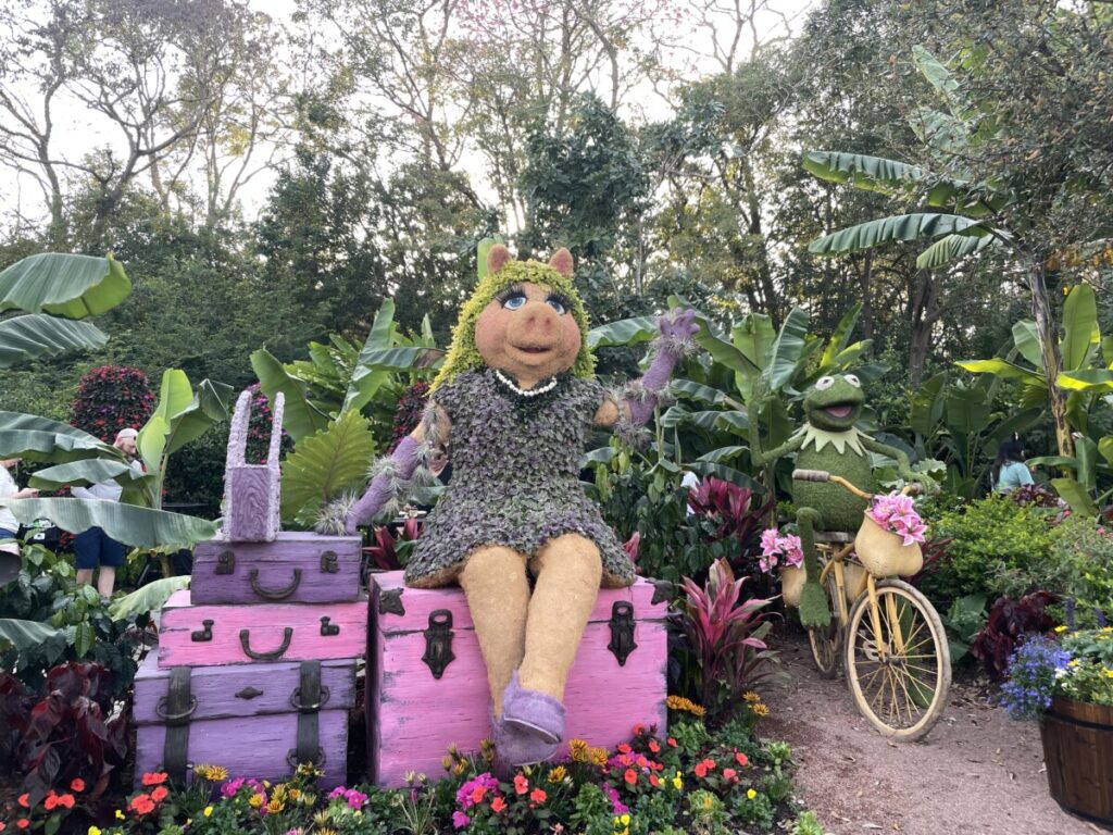 Miss Piggy & Kermit topiaries at the 2025 Flower & Garden Festival