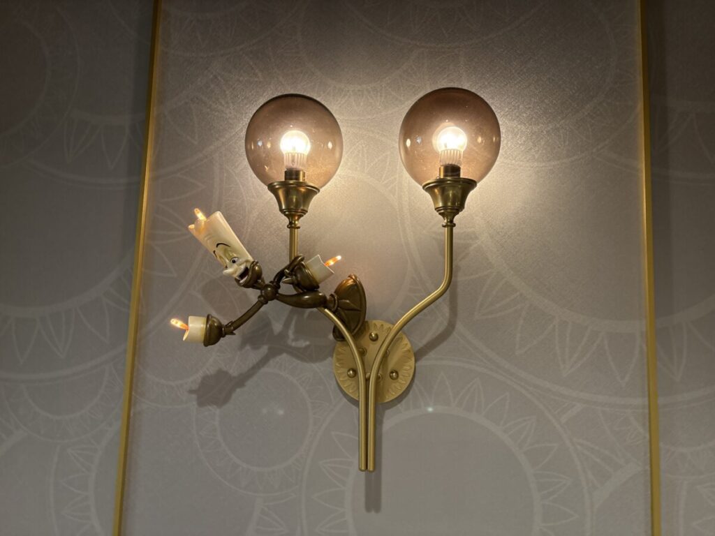 Lumiere saying hello outside Enchente'