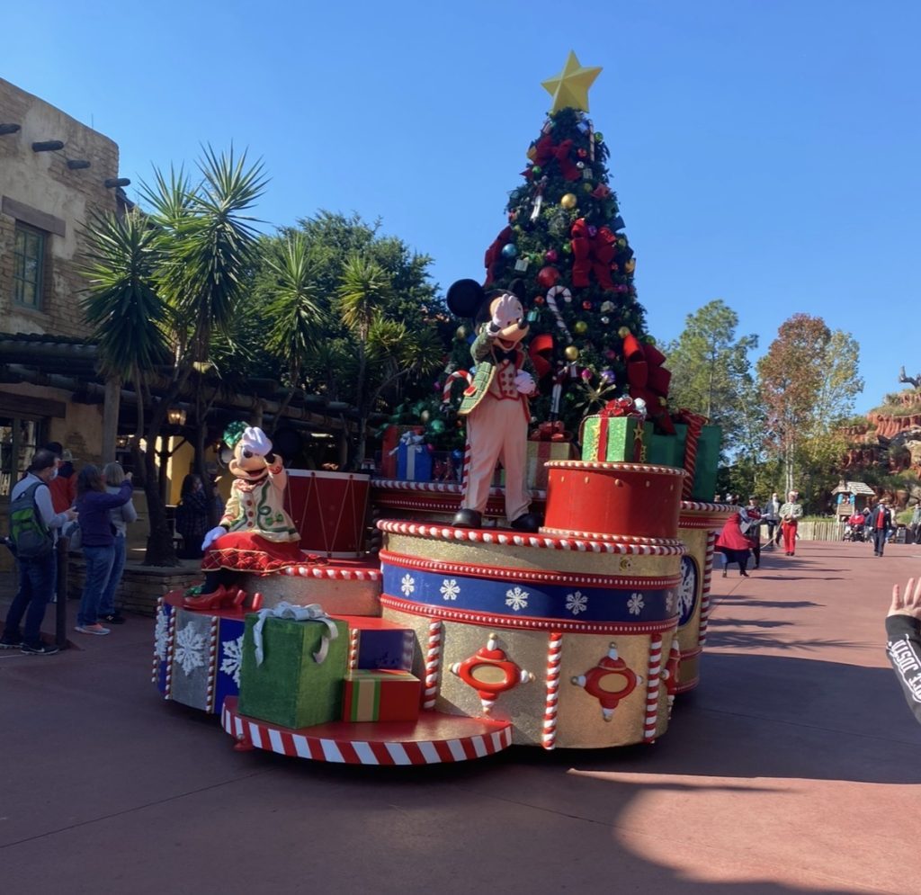 Holiday announcements for Disney World has Mickey's Very Merry Christmas party returning!