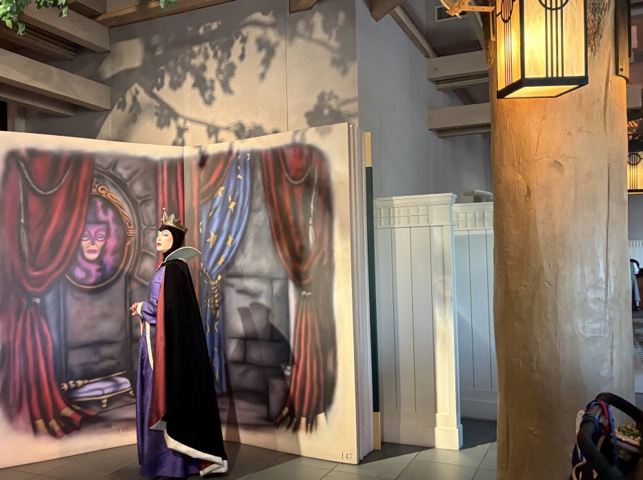 The Evil Queen at her photo op inside Storybook Dining at Artist Point