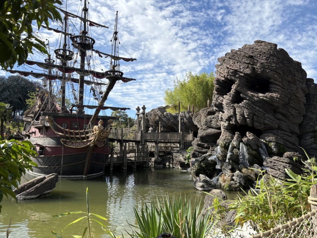 Skull Rock and the Pirate Galleon in Disneyland Paris