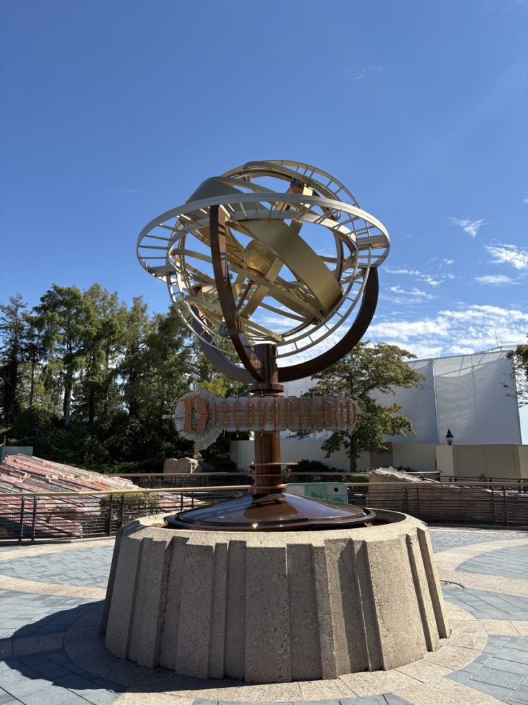 Discoveryland sign in Disneyland Paris