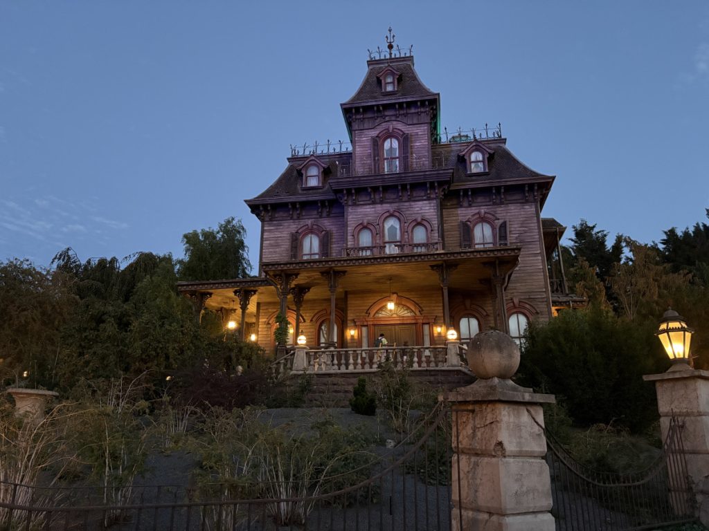 Phantom Manor in the evening!