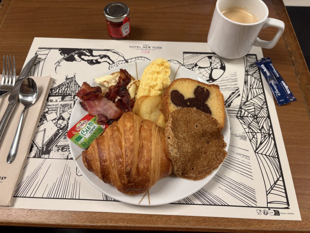 Breakfast Time at the Downtime Restaurant in Hotel New York: The Art of Marvel