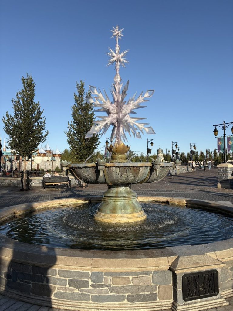 Frozen fountain in World of Finance