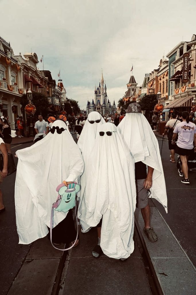 Ghost family photo shoot in Magic Kingdom